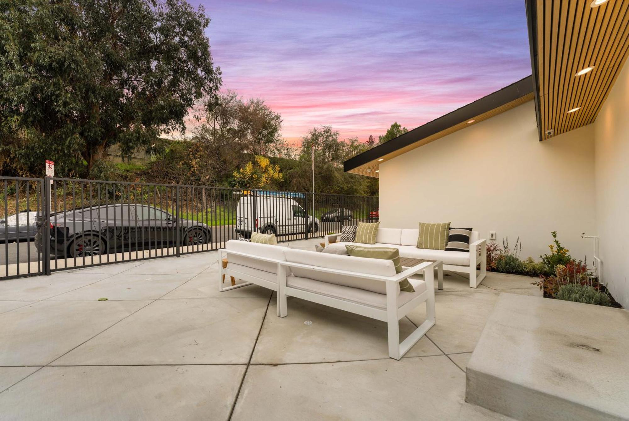 Luxury Living 3Br House With Outdoor Space, Parking Los Angeles Bagian luar foto